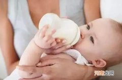 如何判断奶量是否充足 新生婴儿吃奶量