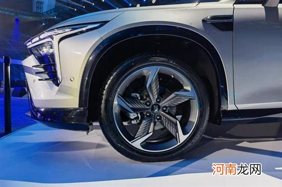 2021广州车展：轿跑SUV 一汽奔腾B70S亮相