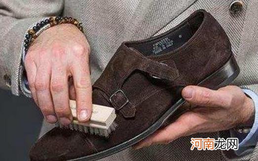 ?皮鞋霉点处理方法 皮鞋的日常保养