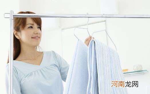 ?梅雨时节晾干衣服的窍门 阴雨天衣服酸臭味处理方法