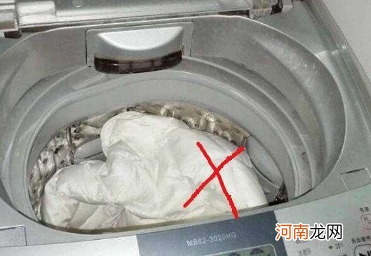 ?还在用洗衣机“毁”羽绒服吗 牌子货得这么清洗