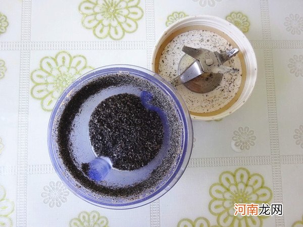 黑芝麻蒸蛋糕