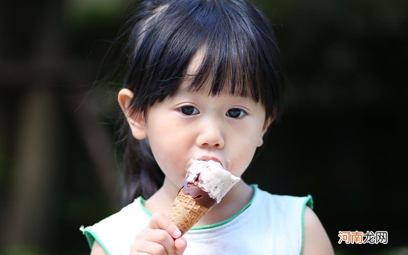 “冰激凌只能吃一半”，看似关心孩子，实则是“变相限制”