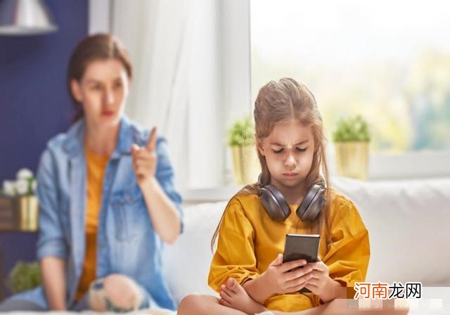 禁止孩子玩手机引发的悲剧屡屡发生，帮娃戒掉手机瘾要注意方法！
