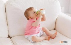 母乳和奶粉混合喂养正确方法 宝宝可以母乳和奶粉同时喂养