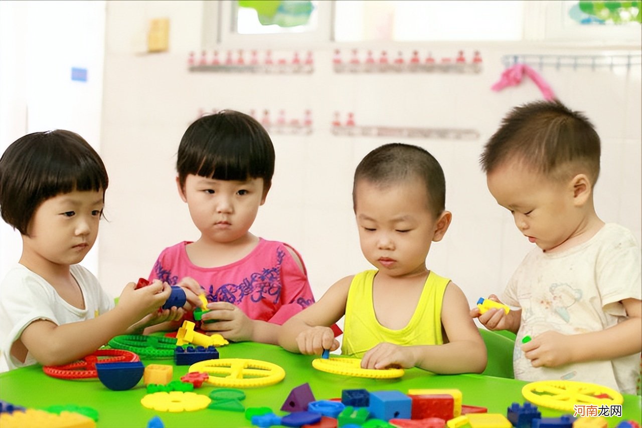 10种迹象表明孩子过于自卑,打造内心强大的小孩,3个阶段别错过