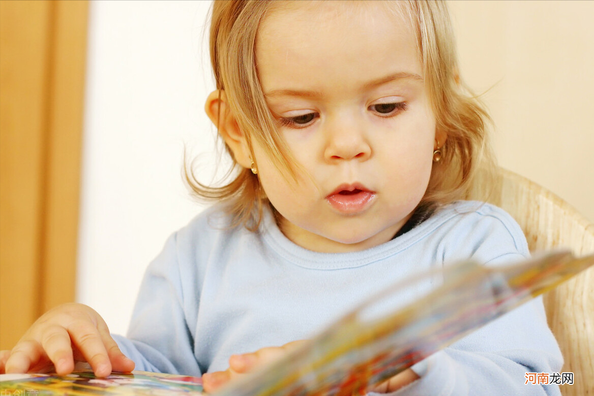 绘本，到底要不要指着读？4个年龄阶段，不同的阅读方法，孩子收获更多