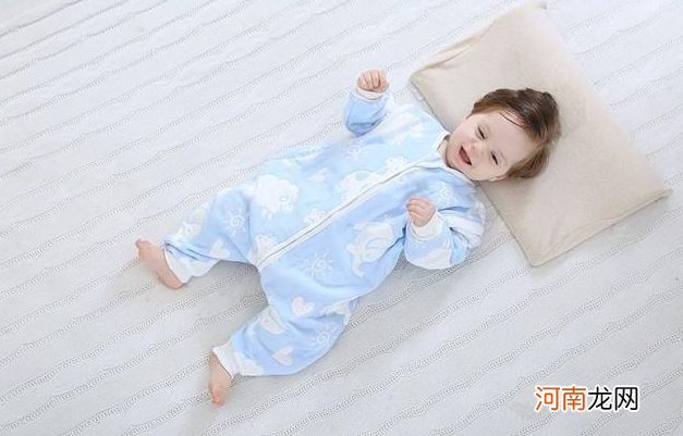 宝宝热衷于踢被子不是坏习惯,可能是在“遭罪”,家长需仔细检查