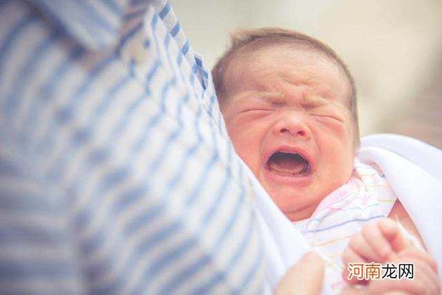 宝宝吃奶时哭闹？4种原因与妈妈有关，2种是宝宝问题，爸妈了解