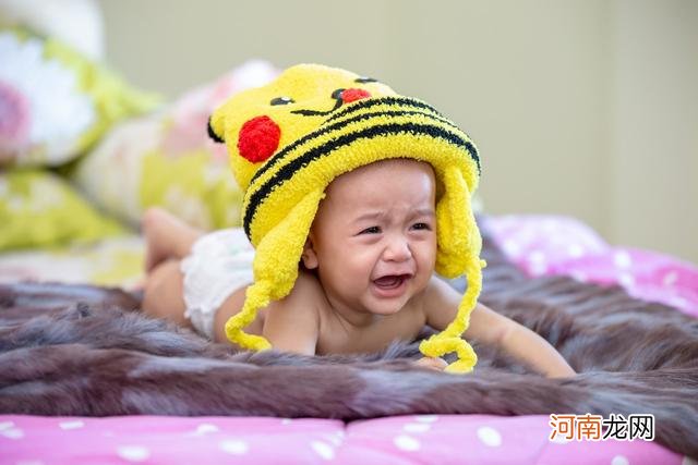 宝宝吃奶时哭闹？4种原因与妈妈有关，2种是宝宝问题，爸妈了解