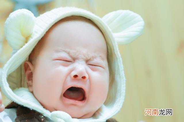 宝宝吃奶时哭闹？4种原因与妈妈有关，2种是宝宝问题，爸妈了解
