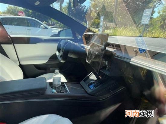 可倾斜屏幕设计 曝特斯拉Model S Plaid配置