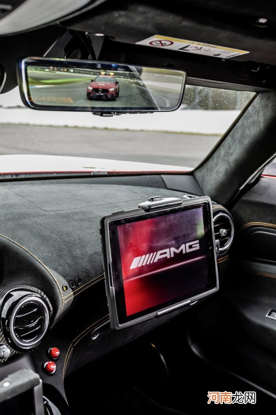 新涂装 梅赛德斯-AMG再次担任F1安全/医疗车优质