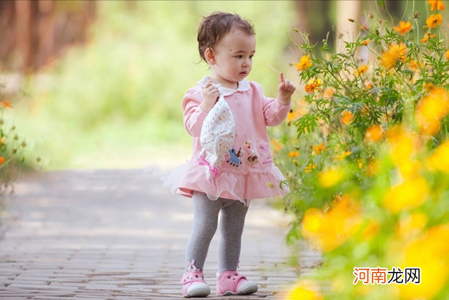3岁以内的宝宝走路姿势有点怪，或与缺钙无关，5种情况家长别大意