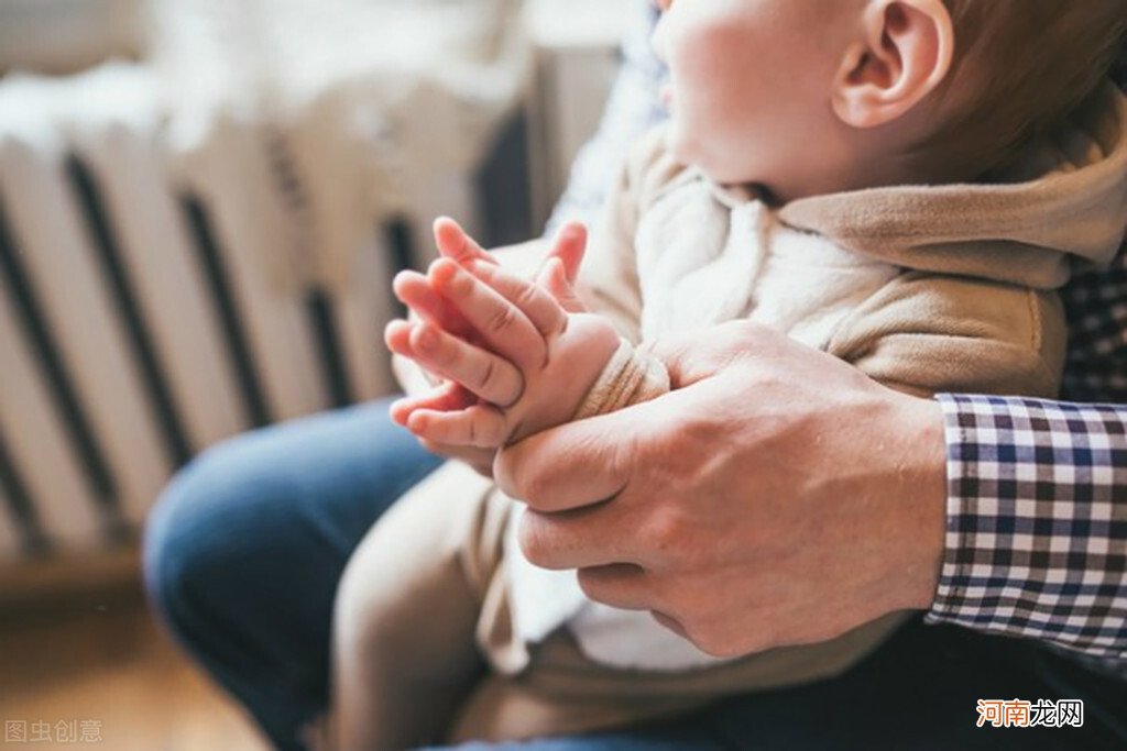 冬天给孩子穿衣服,这种穿衣方式不可取,娃感觉不舒服,还受罪!