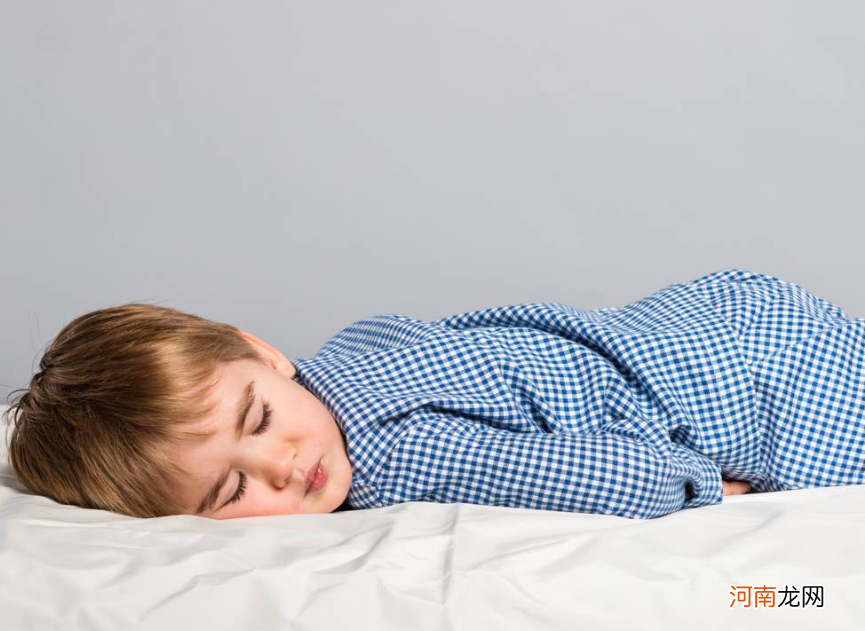 冬天孩子睡觉的三个误区，尤其是最后一个，会耽搁孩子发育