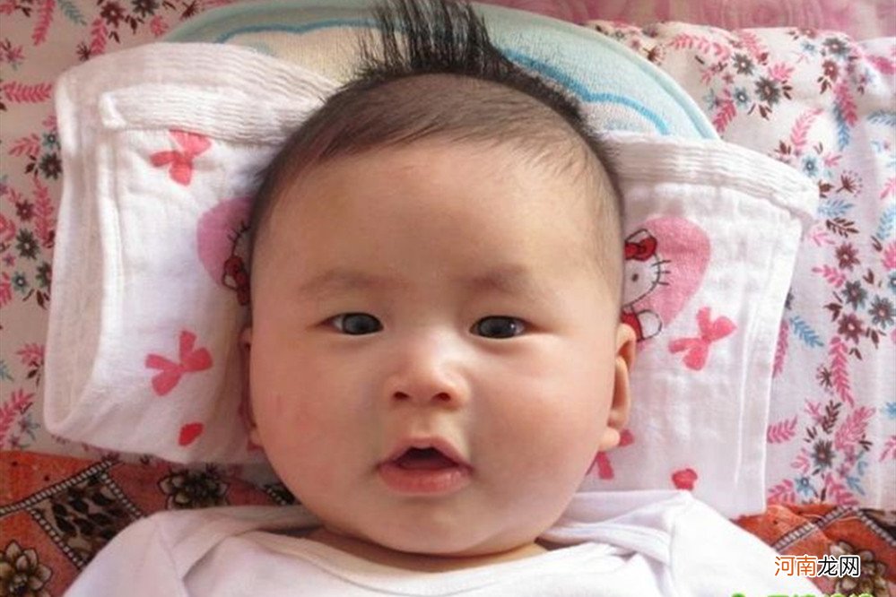 宝宝少一圈头发未必是缺钙，枕秃的原因有很多，宝妈可别盲目补钙