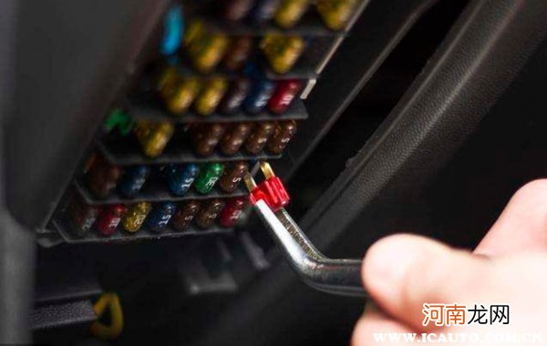 4s店为什么想给你换车灯？换车灯有什么要注意的