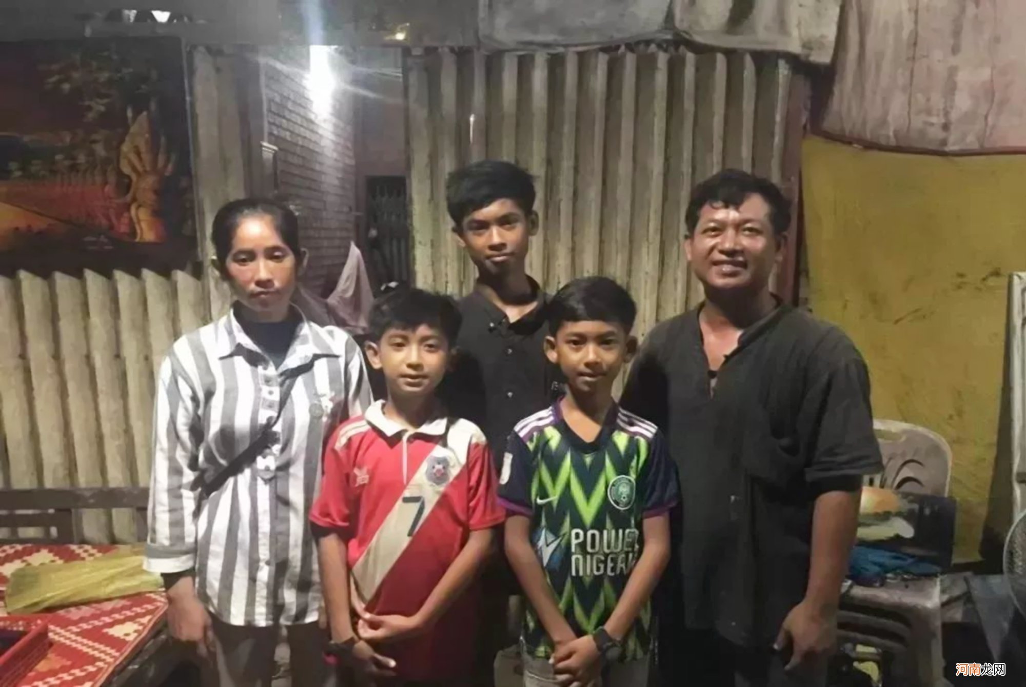 柬埔寨男孩会用9国语言卖纪念品，逆商高的孩子，更容易“翻盘”