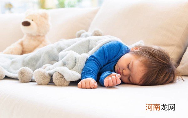孩子睡觉若有这三个举动，不是睡不安稳，而是大脑发育健康的表现