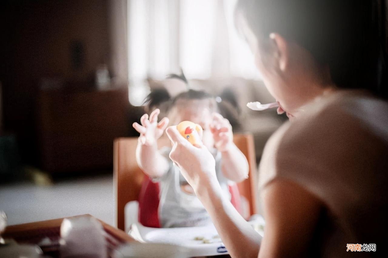 喂养孩子时，这几类食品是选购“禁区”，宝妈当心他的身体吃不消