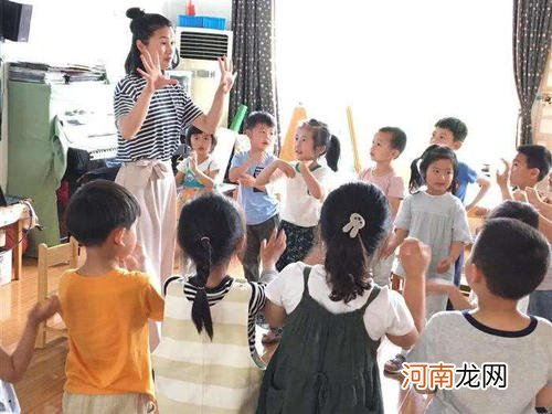 幼儿园延时到6点放学，问题就解决了？新的问题更多