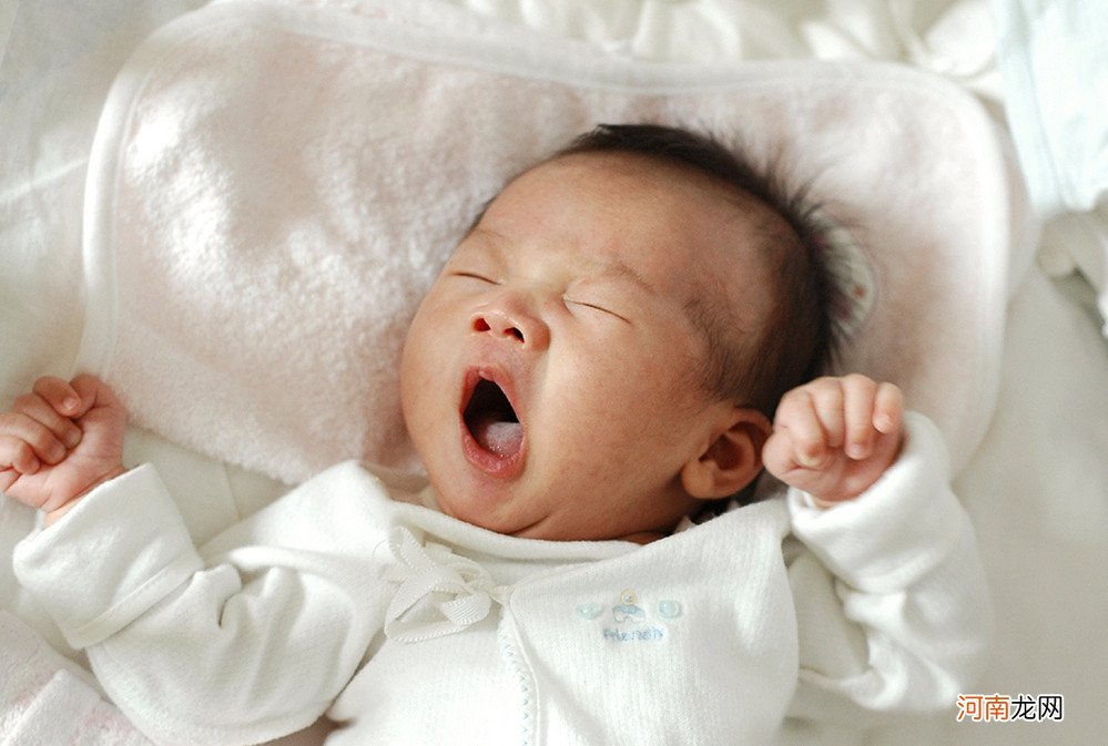 “仰侧俯”三种常见睡姿各有优缺，不同宝宝不同选择，宝妈要知晓