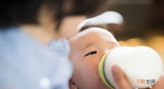可能是这4种原因引起的 宝宝不喜欢喝奶粉
