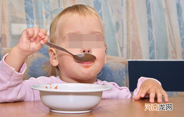 孩子多大能吃大人饭？世界卫生组织：过了这个年龄，可以开始考虑