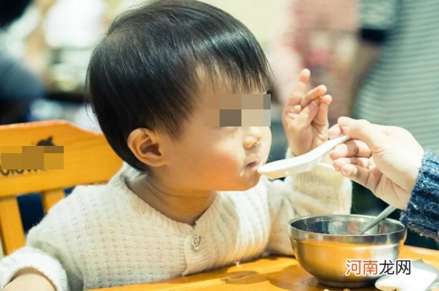 孩子多大能吃大人饭？世界卫生组织：过了这个年龄，可以开始考虑