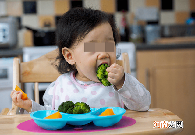 孩子多大能吃大人饭？世界卫生组织：过了这个年龄，可以开始考虑