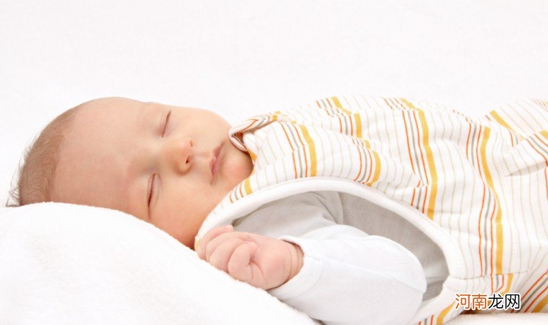 宝宝穿睡袋还要盖被子吗 婴儿穿睡袋睡觉还要盖被子吗