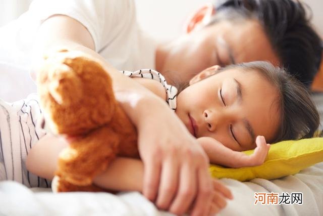 疯传“分床睡年龄”害人不浅？做好3准1步，顺利完成孩子分床睡