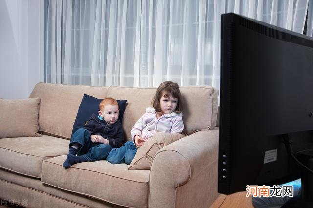 3岁以内的孩子，从小看不看电视长大后差别很大，家长别不重视