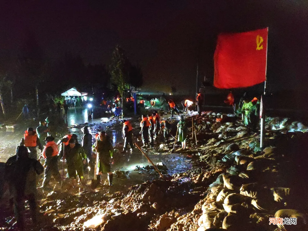 河南千年一遇的大暴雨，雨天出行，有哪些安全知识务必告诉孩子？