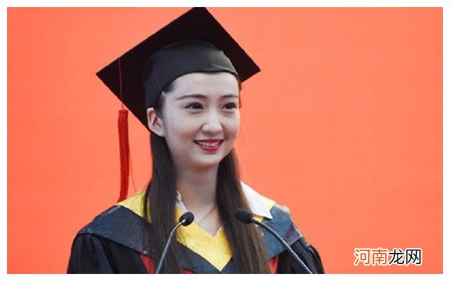 浙大教授建议，女孩的入学年龄应从7岁提前到5岁，理由很现实