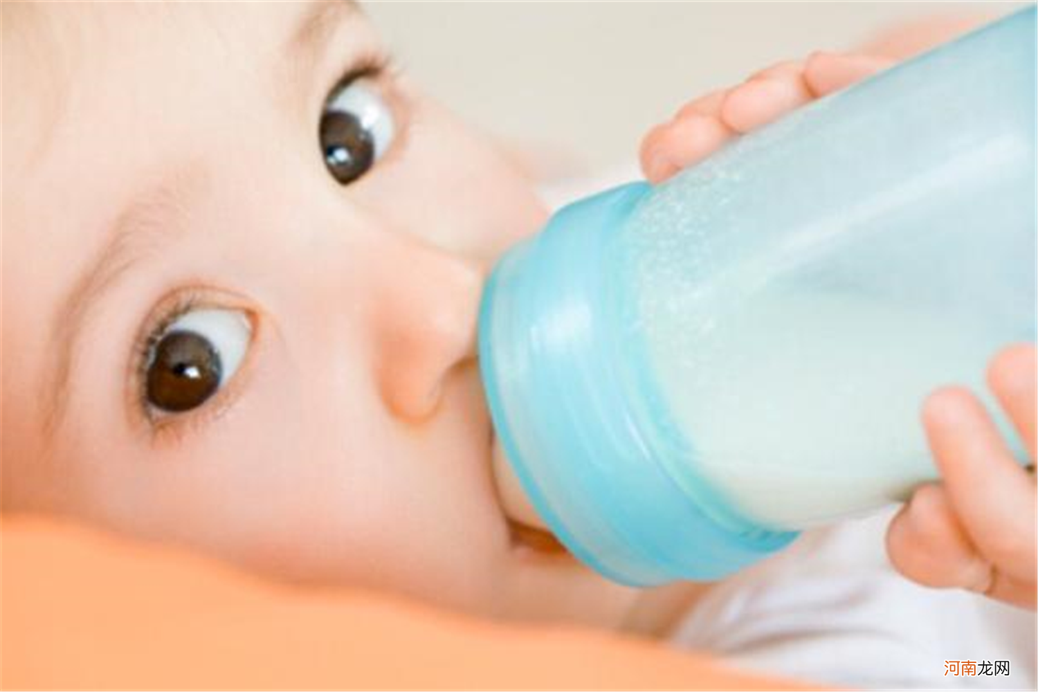 坚持喝母乳的孩子，与喝奶粉的孩子，3个月后差的不是一星半点