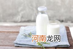 一天喝多少牛奶最好 牛奶喝多了会怎么样