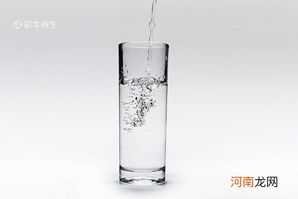 一天喝多少水比较合适 每天如何正确喝水