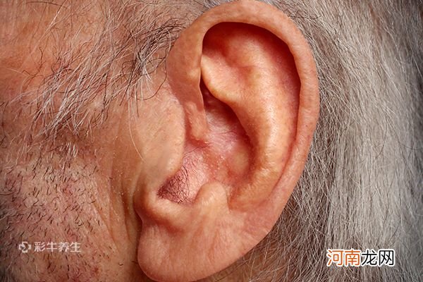 耳鸣有几种原因引起 引起耳鸣的原因是什么