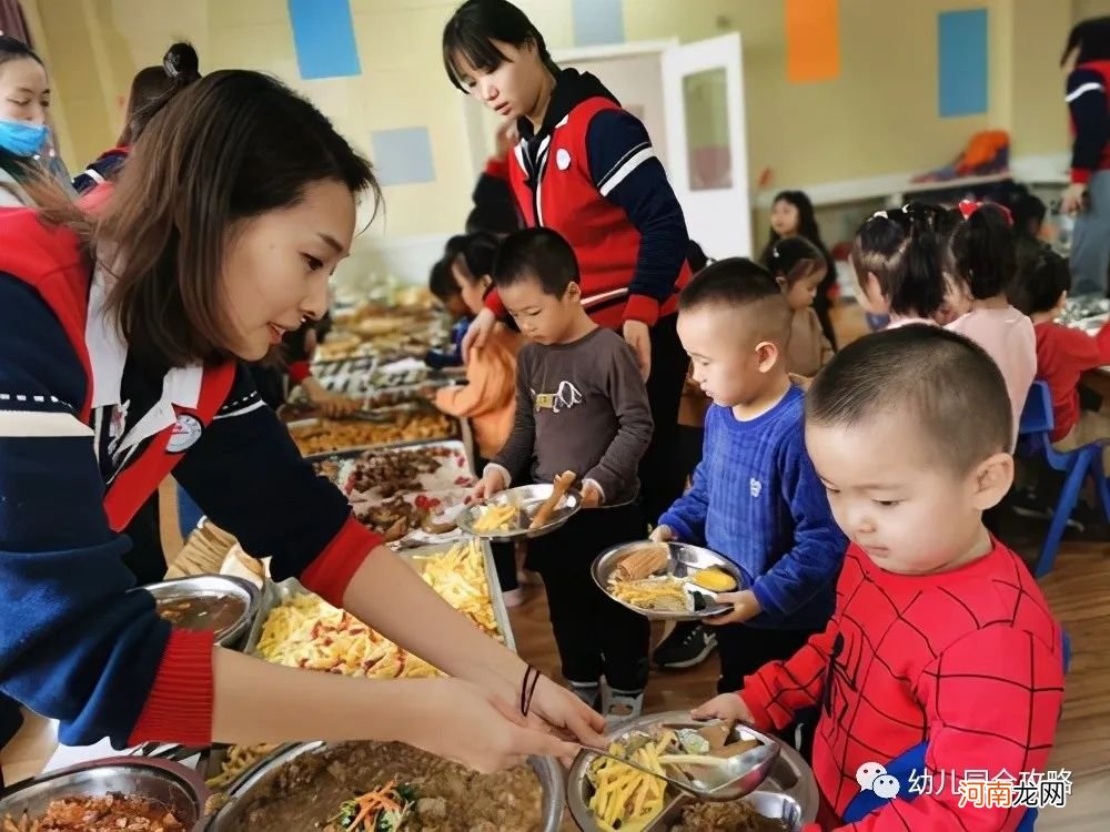 孩子在幼儿园过得不好，主要有三个迹象，退休老教师：家长要留心