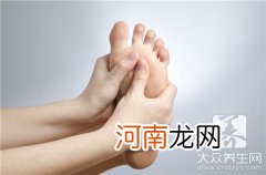 走路脚痛是怎么回事呢 走路脚疼是什么情况