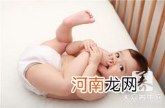 婴儿斗鸡眼图片 宝宝眼睛斗鸡眼图片