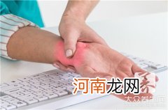 手上长瘊子的原因是什么？ 手上长痱子是什么原因