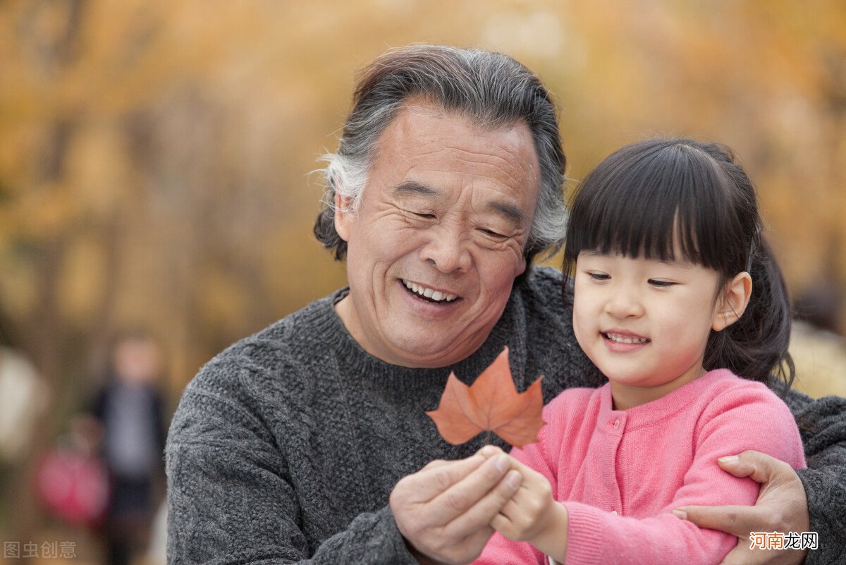 “姥姥好还是奶奶好”？7岁孩子给出的答案，让家人面色难堪