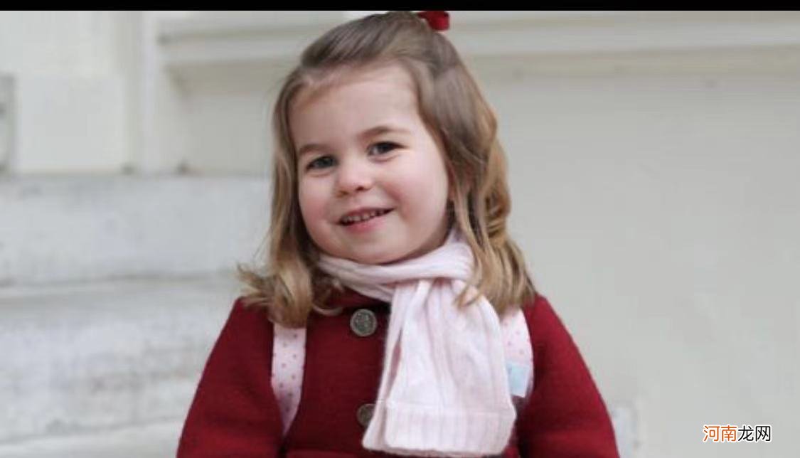 路易王子庆三岁生日，凯特晒路易上幼儿园第一天照片，女王亲自把关路易名字头衔
