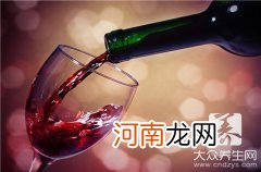 洋葱泡红酒用什么洋葱 红酒泡洋葱的吃法有哪些