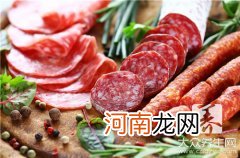 灌香肠的配料比例11斤肉放多少盐 灌香肠肉放盐及配方