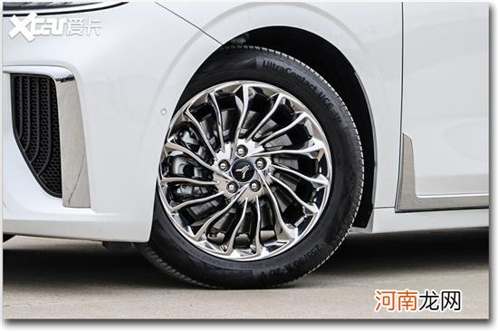 首试岚图梦想家四座版 超大超长还超快