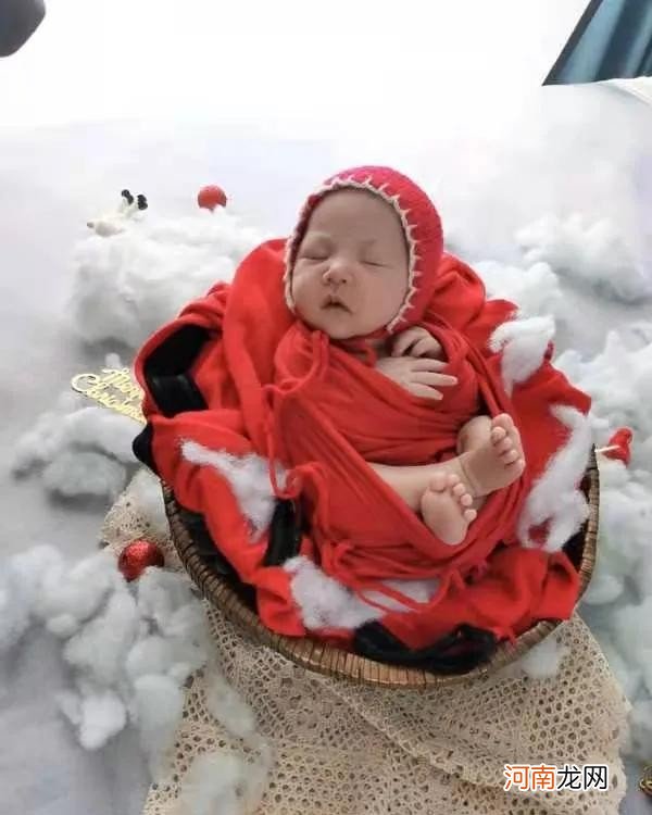 新生宝宝睡眠时您做过这些事么 如何用毛巾折婴儿枕头